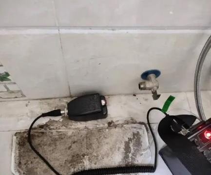 二七区屋顶漏水维修公司分享下卫生间漏水的危害及解决方法